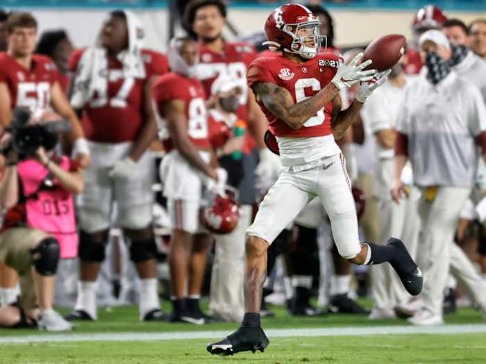 DeVonta Smith catches a ball vs. Ohio State